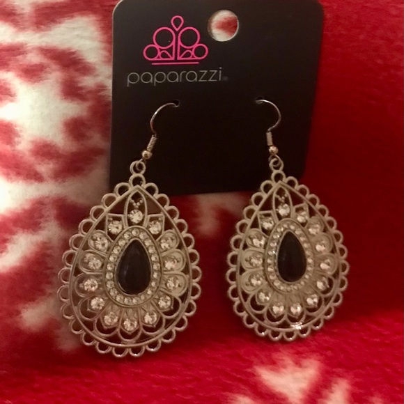 Paparazzi large dangle earrings